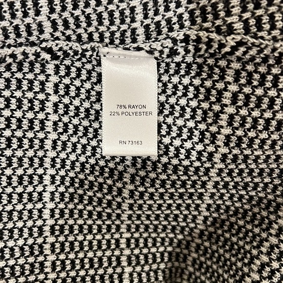 Cable & Gauge Women’s Knit Top Black/White SS V Neck Striped Stretch Size: M - Picture 5 of 5